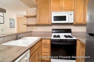 5325 Newcastle Ave in Los Angeles, CA - Building Photo - Building Photo