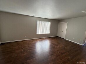 43964 Freeway Dr in Sterling Heights, MI - Building Photo - Building Photo