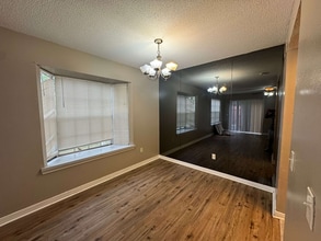 2004 Greenpoint Dr in New Orleans, LA - Building Photo - Building Photo