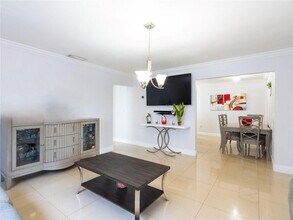 33 NW 58th Ct in Miami, FL - Building Photo - Building Photo