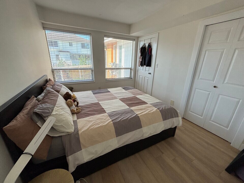 5263 Woodsworth St in Burnaby, BC - Building Photo