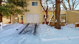 542 Meadow Ct in Ames, IA - Building Photo