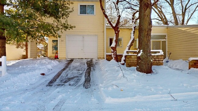 property at 542 Meadow Ct