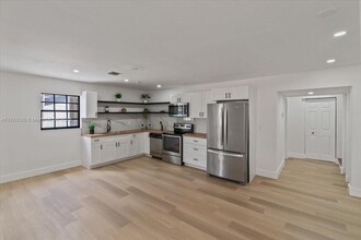 1409 NW 44th St in Miami, FL - Building Photo - Building Photo