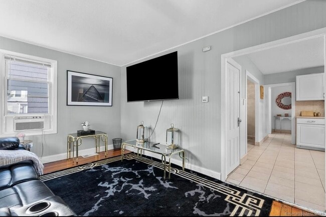 24 Botsford Ave in Milford, CT - Building Photo - Building Photo