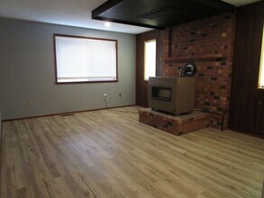 901 N Fruitdale Rd in Sedro Woolley, WA - Building Photo - Building Photo