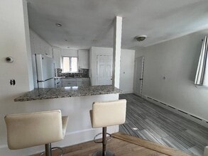 411 W Park Ave, Unit Upper in Long Beach, NY - Building Photo - Building Photo