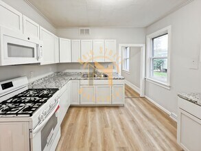 1328 N Main St-Unit -Lower in Oshkosh, WI - Foto de edificio - Building Photo
