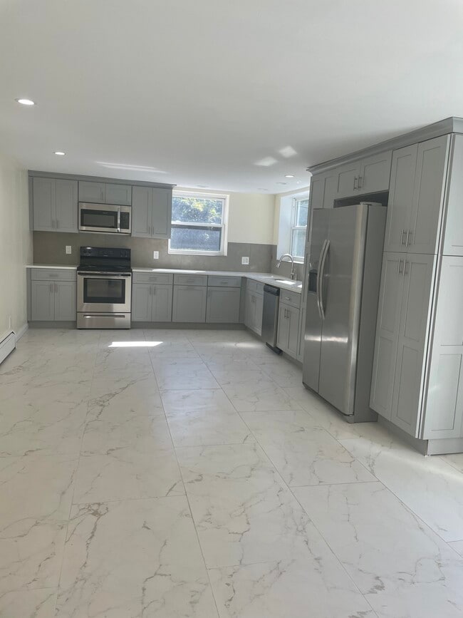 43 Mahopac Ave, Unit 2