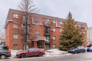 572 Ampère Av in Laval, QC - Building Photo