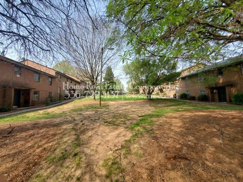 1332 Gray Ave NE in Winston-Salem, NC - Foto de edificio