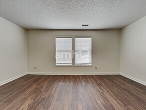 2192 Olympia Dr in Franklin, IN - Foto de edificio - Building Photo