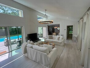 60 Gardiners Ln in East Hampton, NY - Building Photo - Building Photo