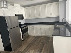 204 Beechwood Dr in Lakeshore, ON - Building Photo - Building Photo