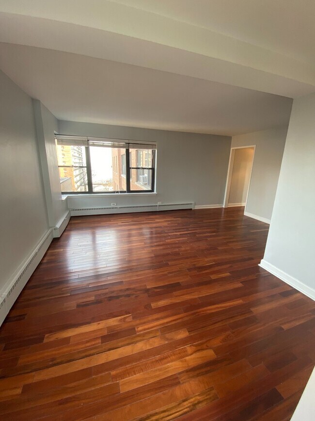 5858 N Sheridan Rd in Chicago, IL - Building Photo - Building Photo