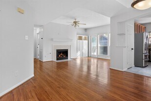 15 S Avonlea Cir in Spring, TX - Building Photo