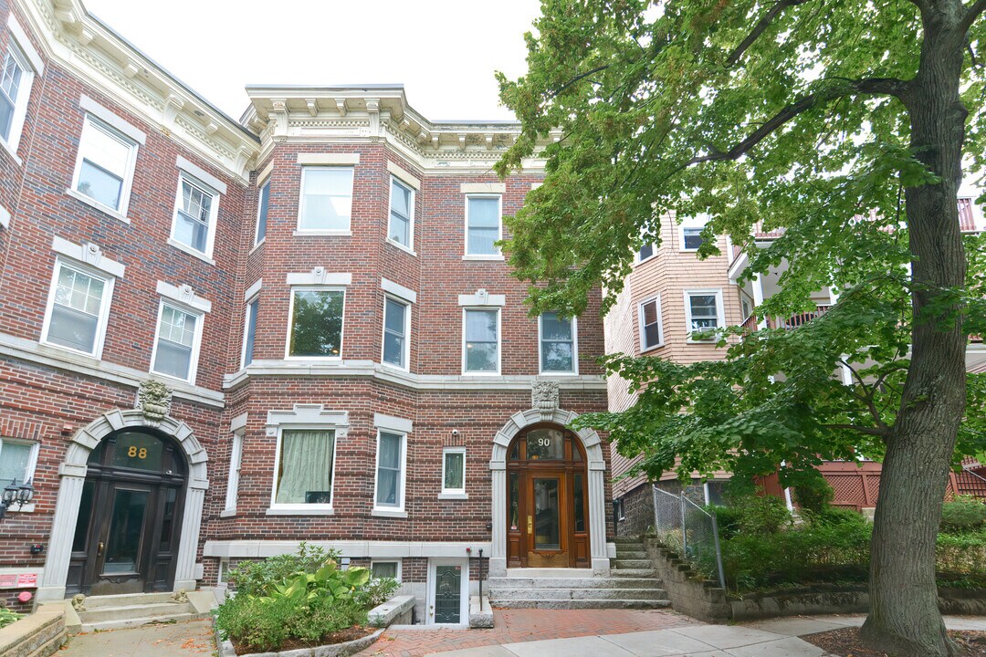 90 Browne St, Unit 2 in Brookline, MA - Foto de edificio