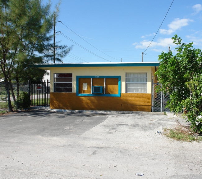 1201 NE 5th Ave in Fort Lauderdale, FL - Building Photo - Building Photo