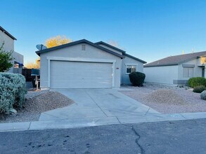 1276 E Silktassel Trail in San Tan Valley, AZ - Building Photo - Building Photo