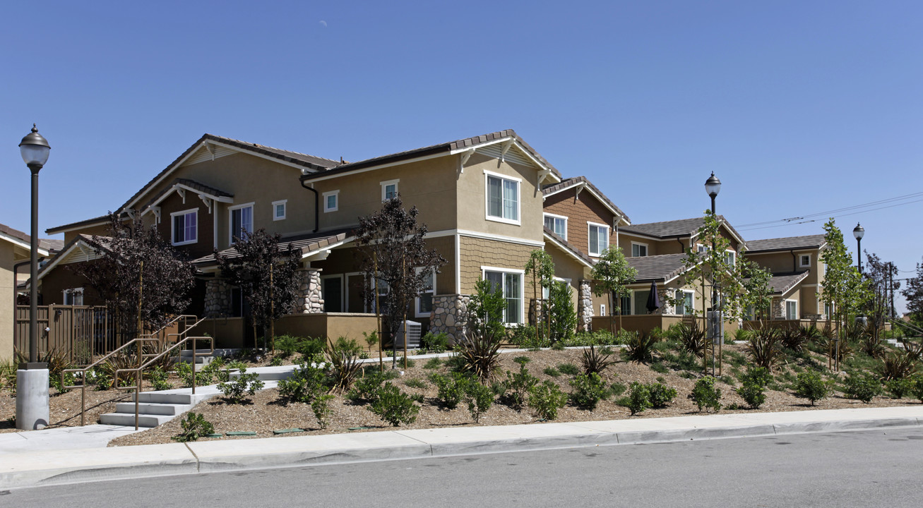 Ceres Way in Fontana, CA - Building Photo