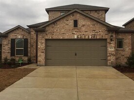 1824 Tomahawk Trail in Aubrey, TX - Building Photo