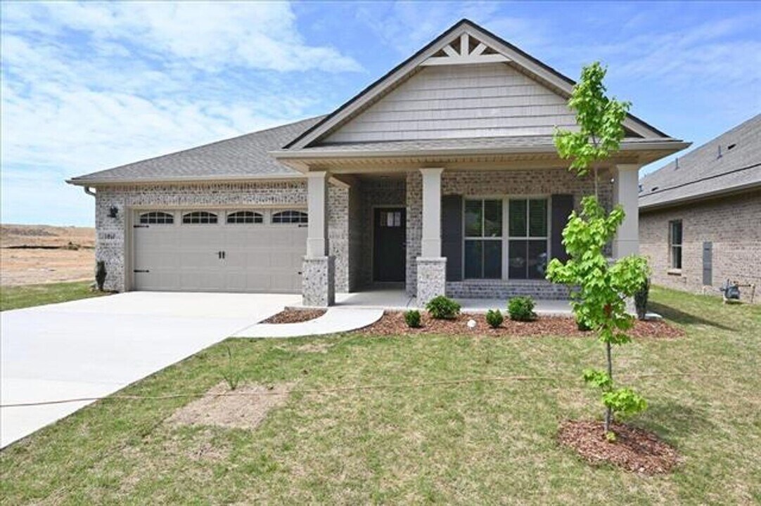 1807 Loebner Ln in Cullman, AL - Foto de edificio