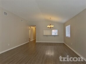 31420 Triborough Dr in Wesley Chapel, FL - Foto de edificio - Building Photo