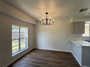 3406 Crestoak Dr in Corpus Christi, TX - Building Photo - Building Photo