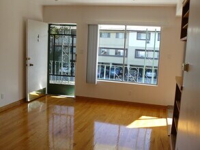 15529 Moorpark St, Unit #3 in Encino, CA - Foto de edificio - Building Photo