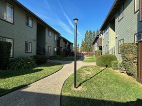 5421 El Camino Ave in Carmichael, CA - Building Photo - Building Photo