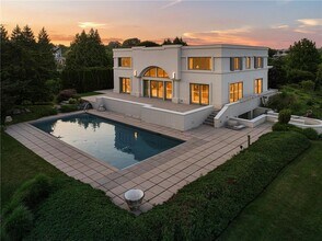 283 Ocean Ave in Newport, RI - Building Photo - Building Photo