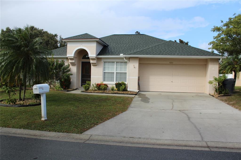 8206 Westmont Terrace Dr in Lakeland, FL - Foto de edificio