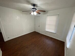 3204 Hinton Blvd in Houston, TX - Building Photo - Building Photo