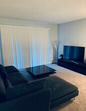 2750 Plumas St, Unit 214 in Reno, NV - Building Photo - Building Photo