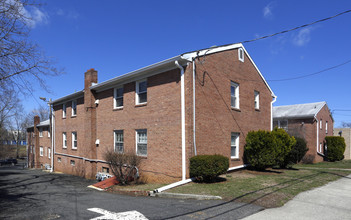 Throckmorton Apartments in Eatontown, NJ - Building Photo - Building Photo