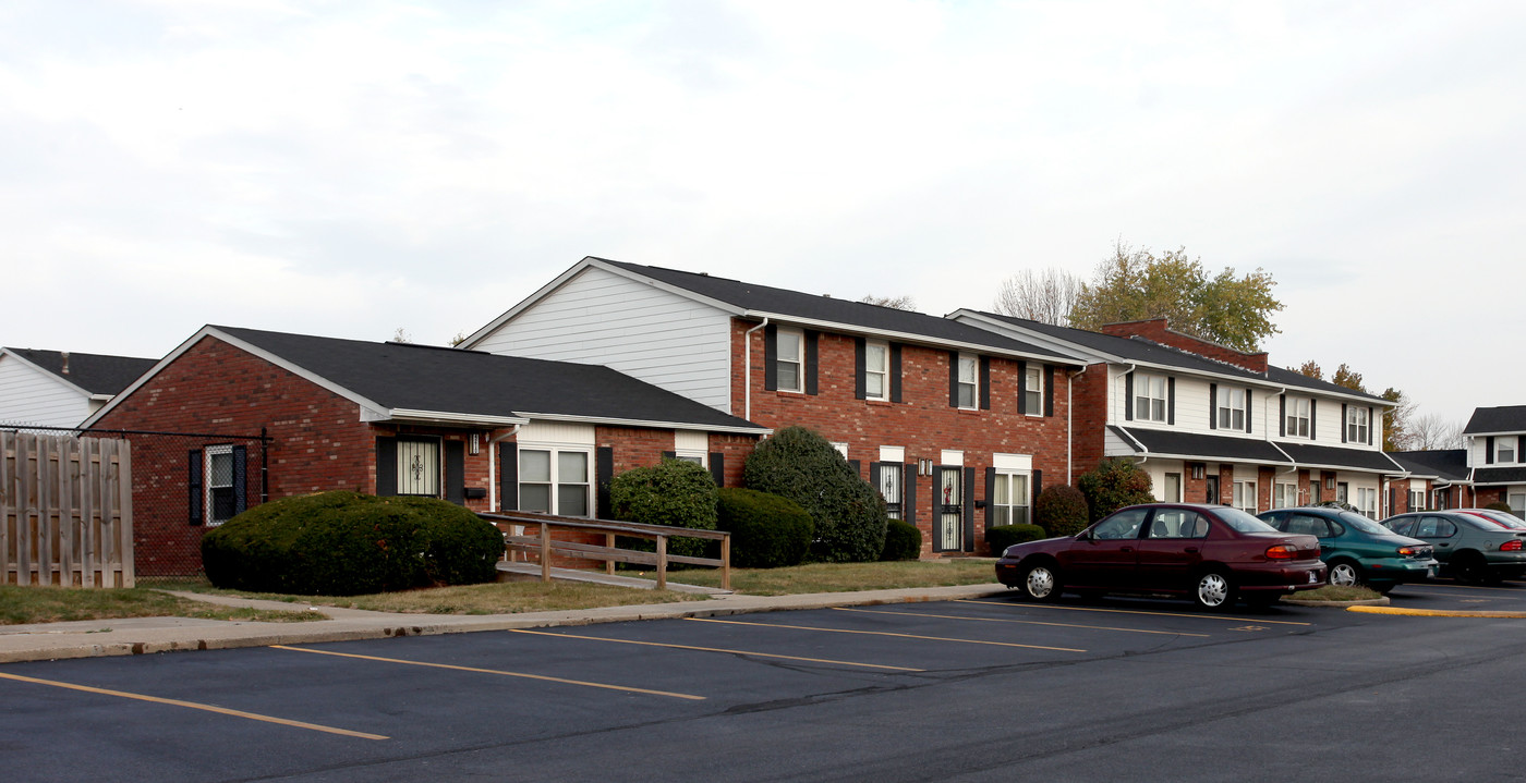 Three Fountains East in Indianapolis, IN - Building Photo