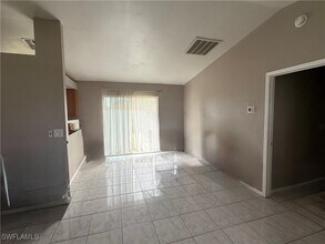 2122 NE 20th Ave in Cape Coral, FL - Building Photo - Building Photo