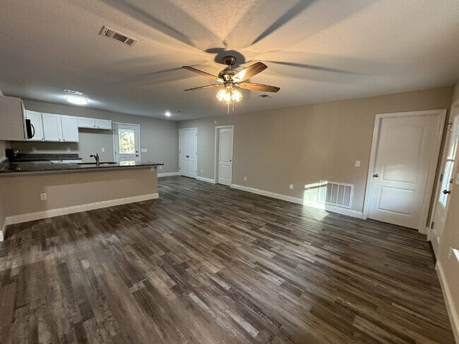 6902 Trailride N in Milton, FL - Building Photo - Building Photo