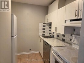 8800 Willoughby Dr in Niagara Falls, ON - Building Photo