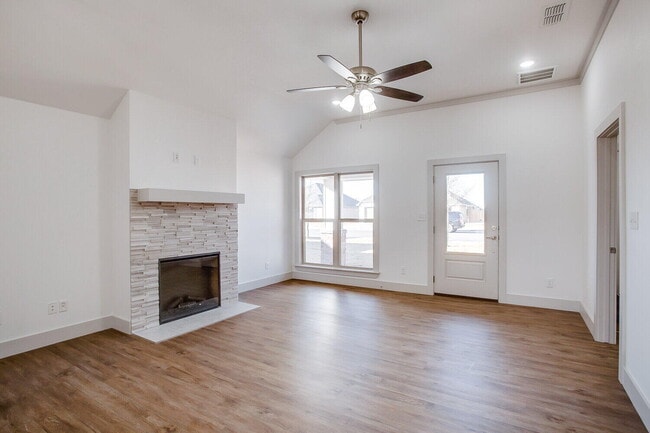 811 North 4th Street in Wolfforth, TX - Building Photo - Building Photo