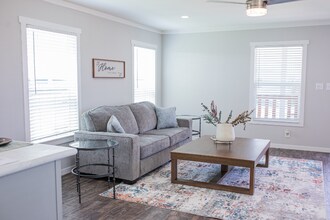 6105 E McKinney St in Denton, TX - Building Photo - Building Photo