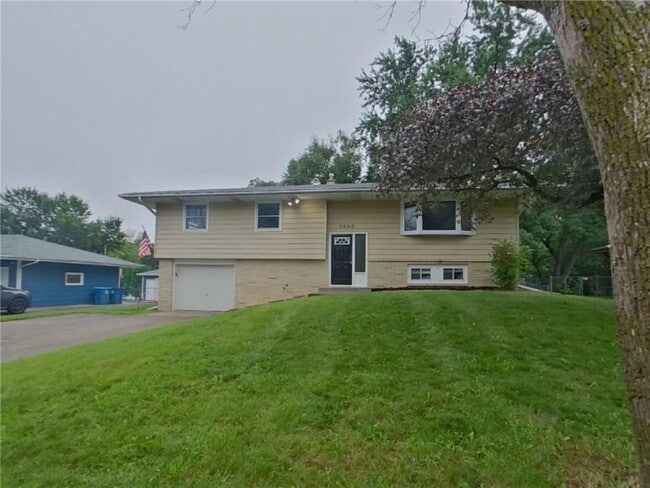 property at 2660 Roth Pl