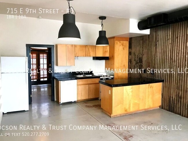 property at 715 E 9th St