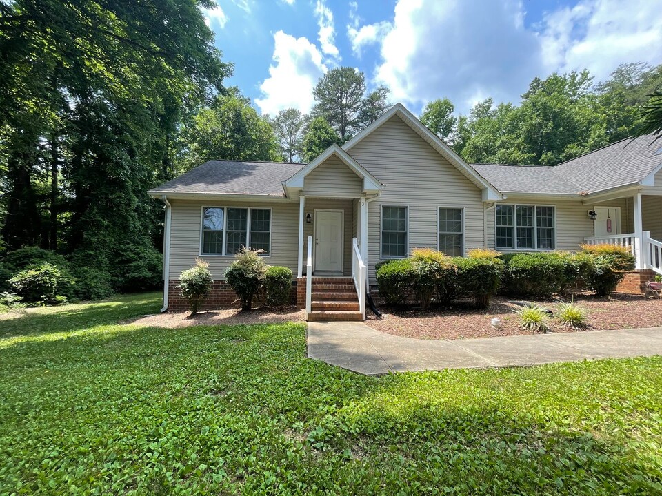 3265 Alamance Rd in Burlington, NC - Building Photo