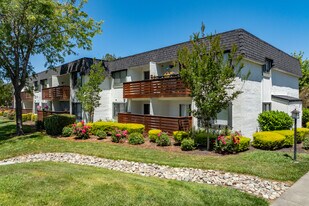 The Lenox in Rohnert Park, CA - Building Photo