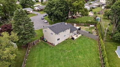 7590 Violet Cir in Macungie, PA - Foto de edificio - Building Photo