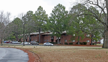 Collinswood Lake Apartments in Portsmouth, VA - Building Photo - Building Photo