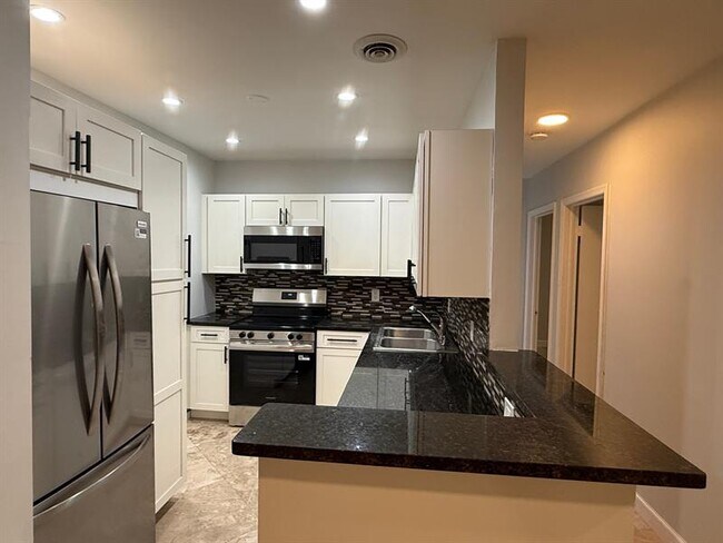 5700 NE 22nd Way in Fort Lauderdale, FL - Building Photo - Building Photo
