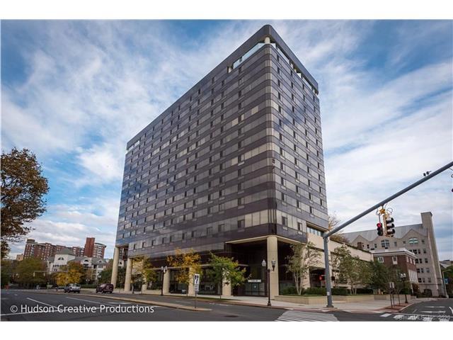 127 Greyrock Pl in Stamford, CT - Building Photo