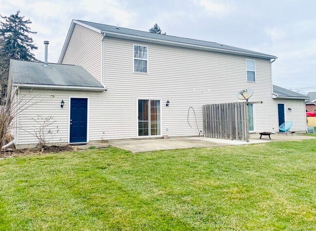 328 Belle Ave SW in Hartville, OH - Building Photo - Building Photo